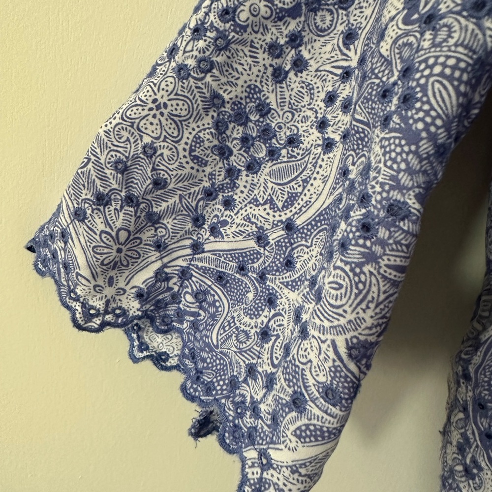 “Multiples” Medium blue and white paisley print w/eyelet border P2P 22" - Picture 2 of 9